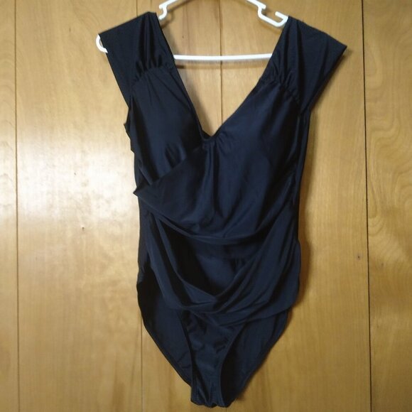 Meet Curve Women's Large Black One Piece Bathing Suit V-Neck Beach Travel - Picture 1 of 7